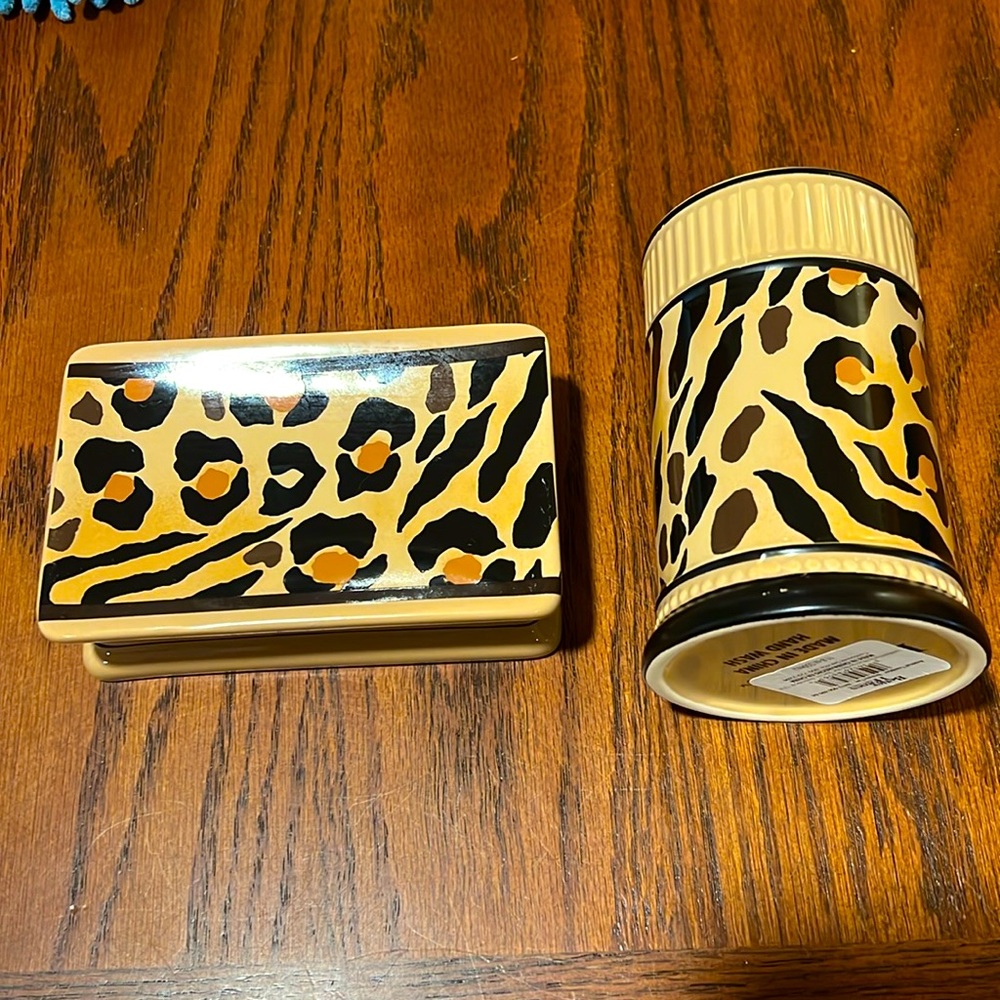 Better Homes. Leopard Soapdish and Toothbrush Holder. Ceramic. Hand Wash Set.